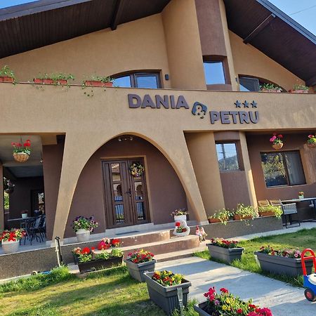 Dania&Petru Residence Tîrgu Ocna Екстериор снимка