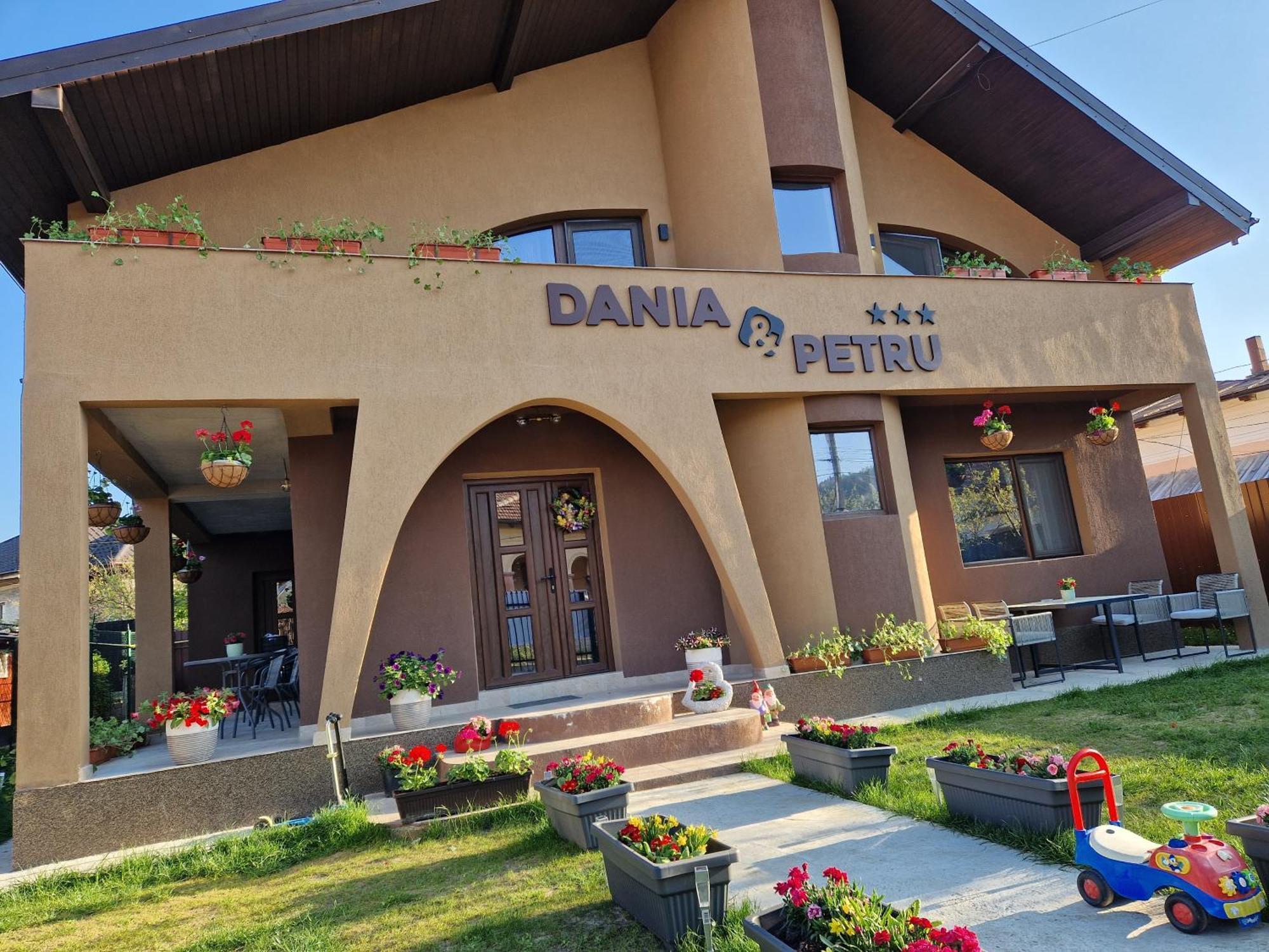 Dania&Petru Residence Tîrgu Ocna Екстериор снимка